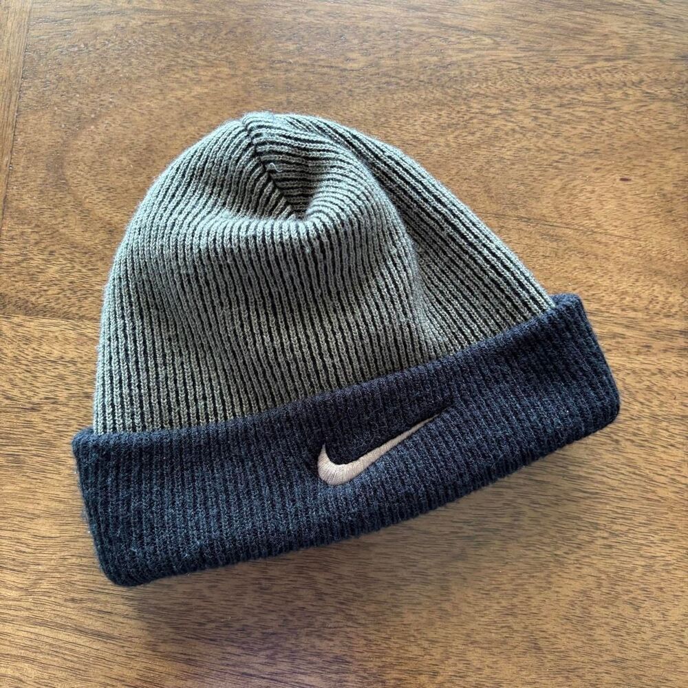 Nike Men's Grey and Black Hat